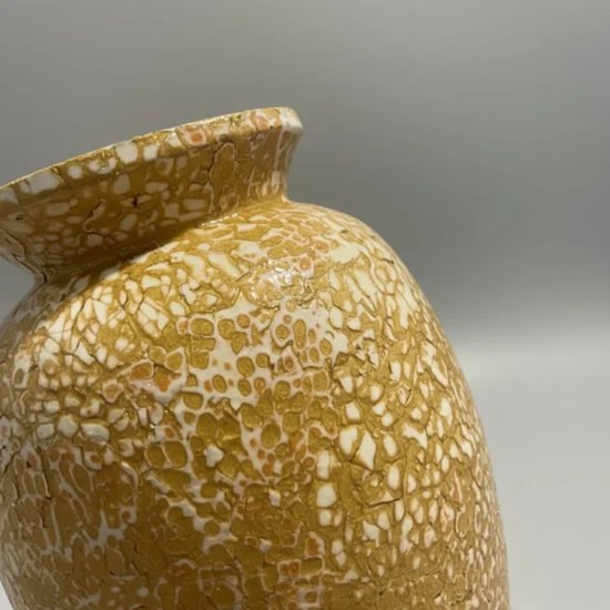 Vaas Siena – design vaas van papier en bamboe in warm geel