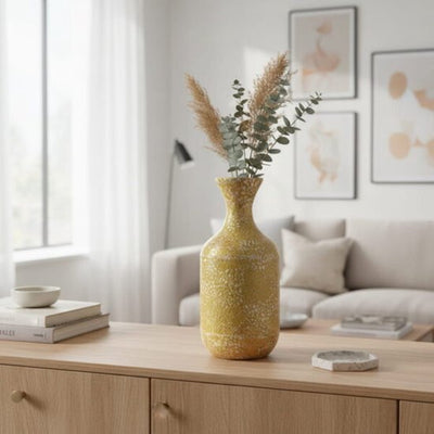 Vaas Cortina – design vaas van papier en bamboe in warm geel