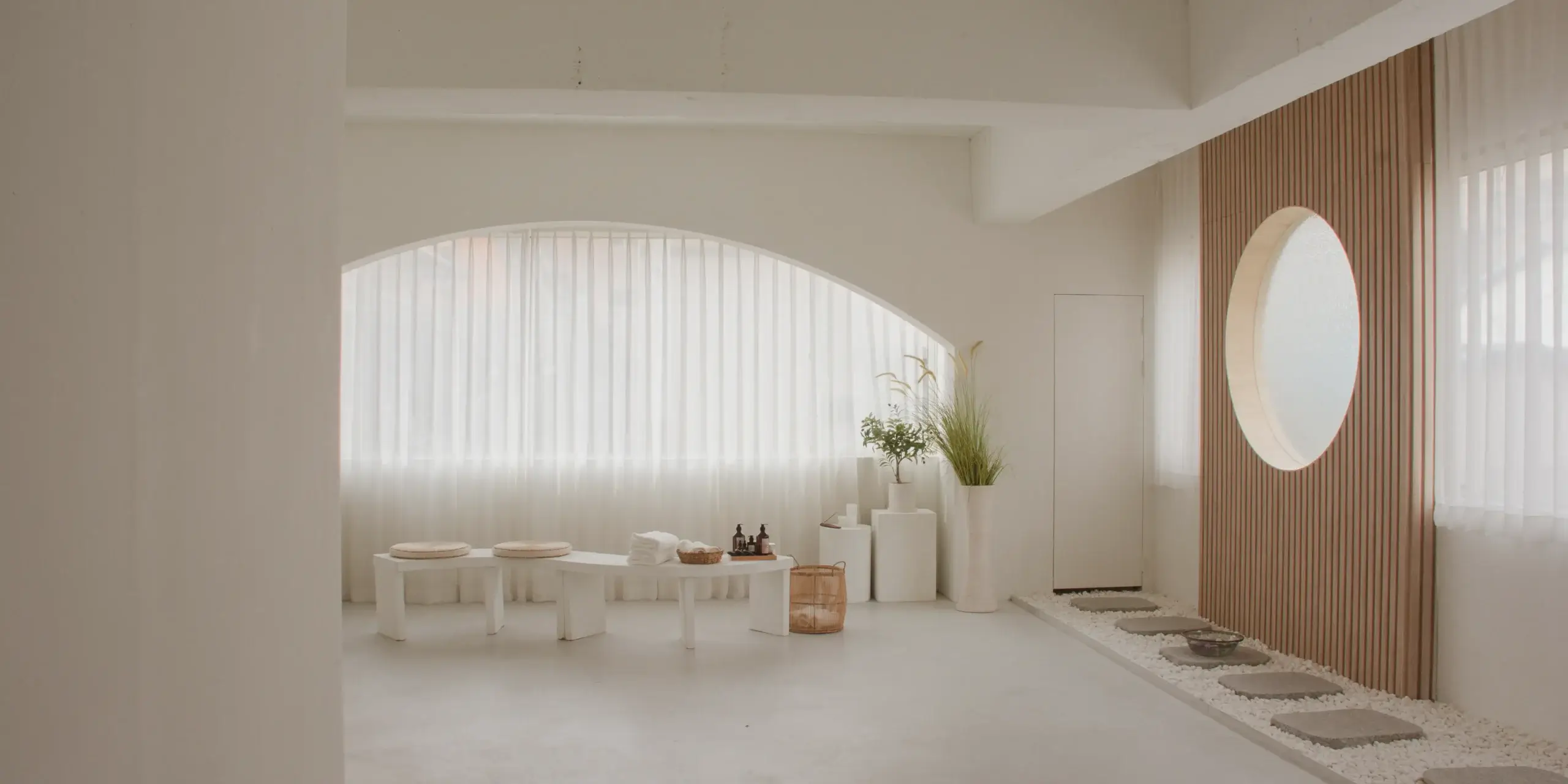 Strakke eenvoud weerspiegelt pure elegantie, met elk detail zorgvuldig ontworpen om een evenwichtige en geraffineerde uitstraling te bereiken.