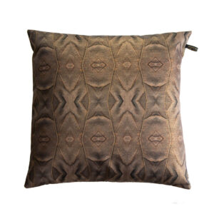 Sier kussen MC21 | Gold Lurex Fabric by Chantal Keijzer