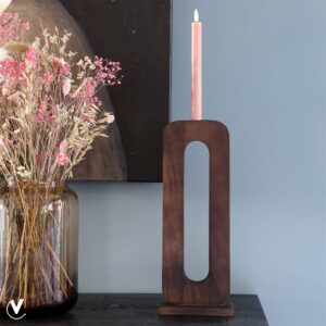 walnoothouten kandelaar