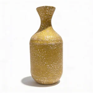 Vaas Cortina – design vaas van papier en bamboe in warm geel